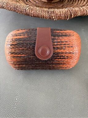 Woven Le Sac woven convertible clutch with shoulder Strap